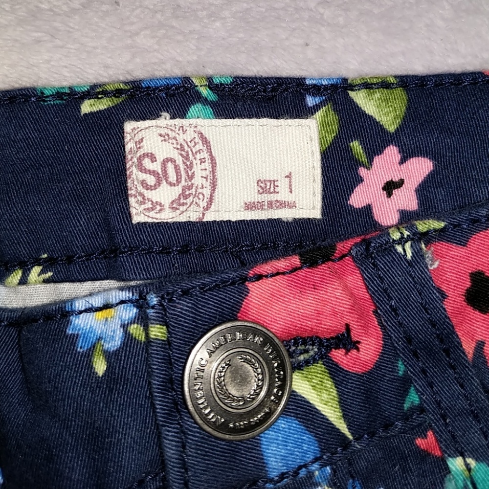 Floral Patterned Shorts - Picture 3 of 4